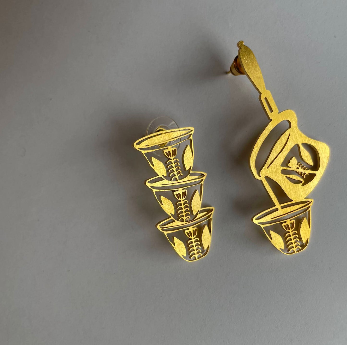Coffee Shaffeh and Rakweh earrings pair